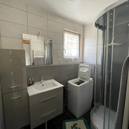 Maison Dans Le Centre Historique De - Ideale Cures Thermales بيت للعطل