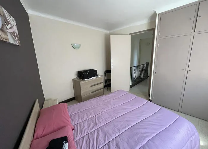 Maison Dans Le Centre Historique De - Ideale Cures Thermales * Greoux-les-Bains